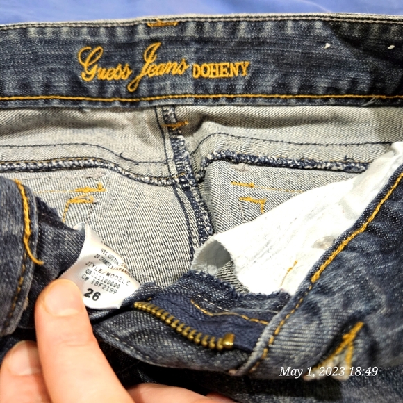 Guess Jeans - Picture 3 of 3